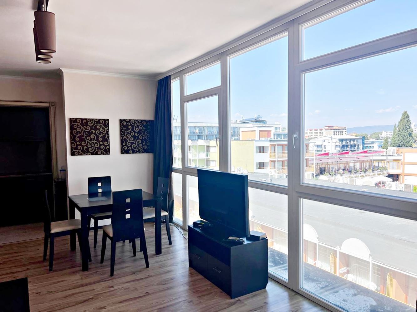 Zweizimmerwohnung mit Panoramablick auf das Meer in erster Meereslinie – geräumige Wohnung in Sonnenstrand