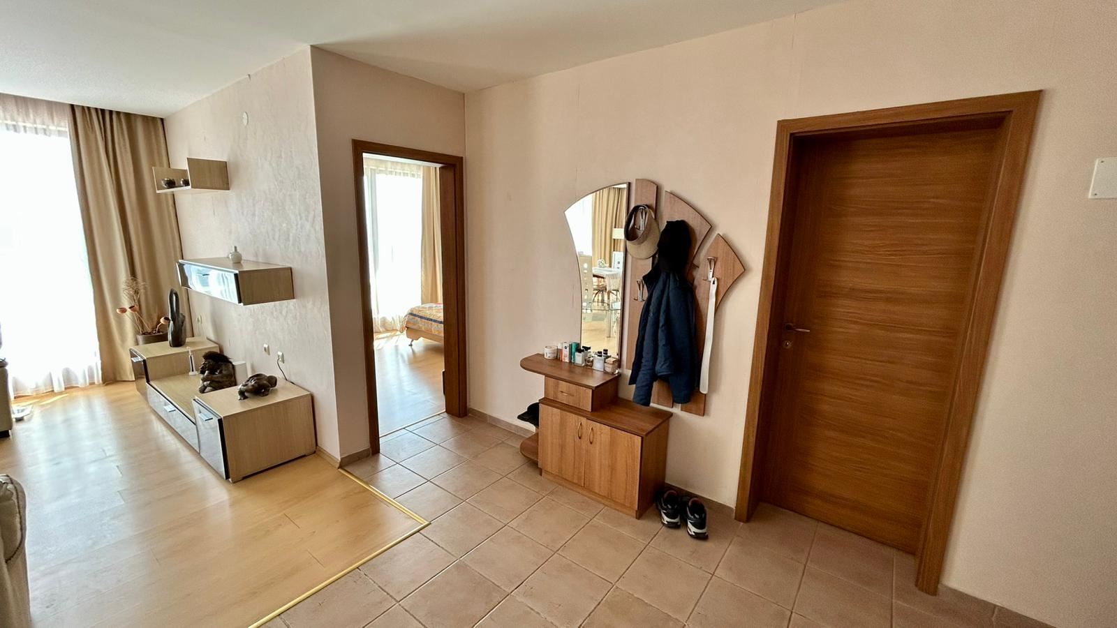 Sveti Vlas – Drei-Zimmer-Wohnung mit direktem Panoramablick auf das Meer in einer Anlage in erster Linie