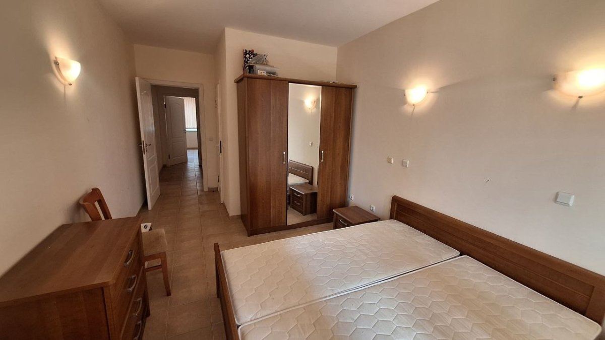 Geräumige Drei-Zimmer-Wohnung nur wenige Meter vom Strand entfernt in Ravda