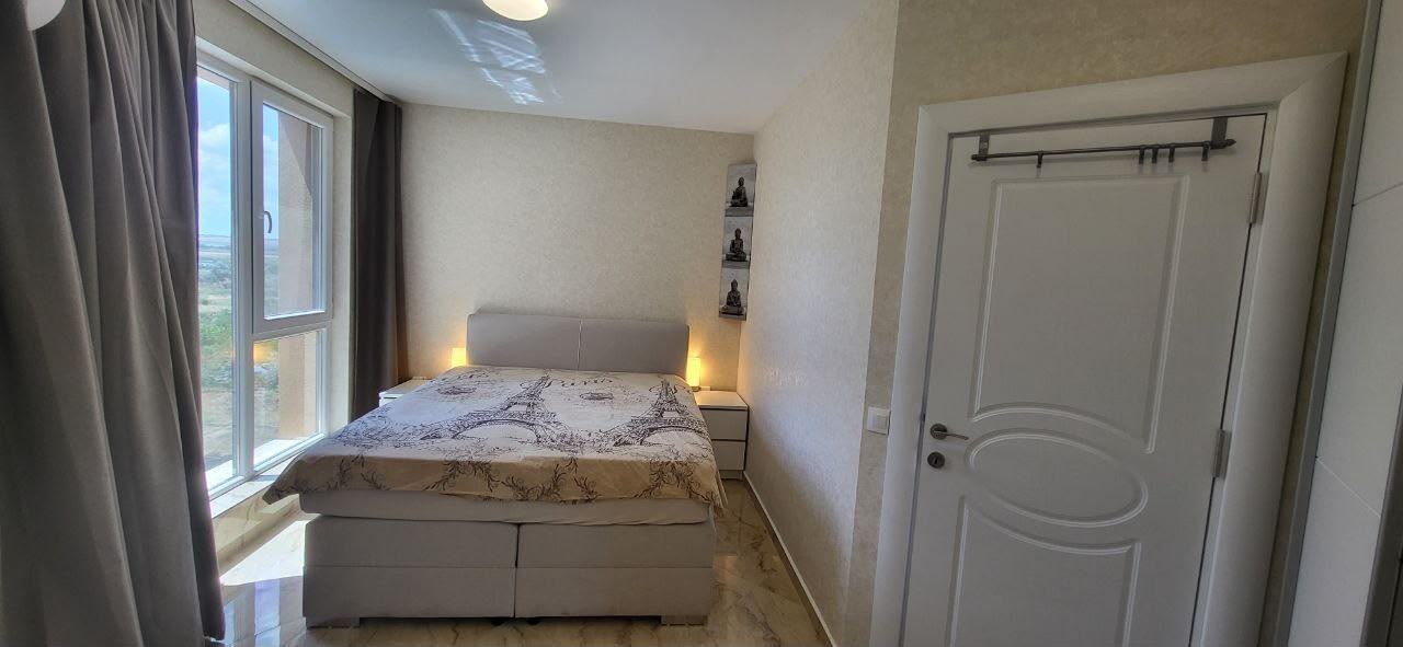 Drei-Zimmer-Wohnung mit zwei Schlafzimmern und großer Panoramaterrasse in einer stilvollen Wohnanlage in Sonnenstrand