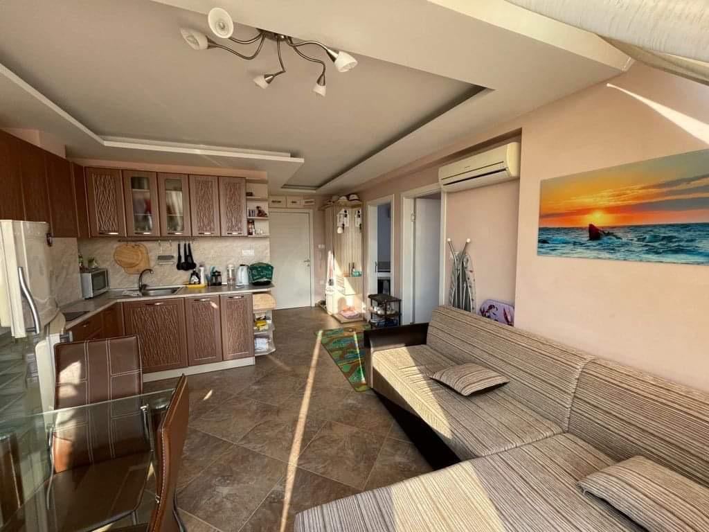 Panoramawohnung mit zwei Schlafzimmern und Meerblick in Ravda – Licht, Raum und niedrige Wartungsgebühr