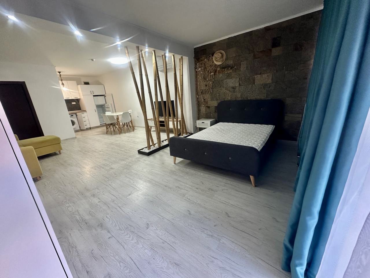 Geräumiges Erdgeschoss-Studio mit Terrasse und Möglichkeit zur Umwandlung in eine Ein-Zimmer-Wohnung – nur 300 m vom Meer