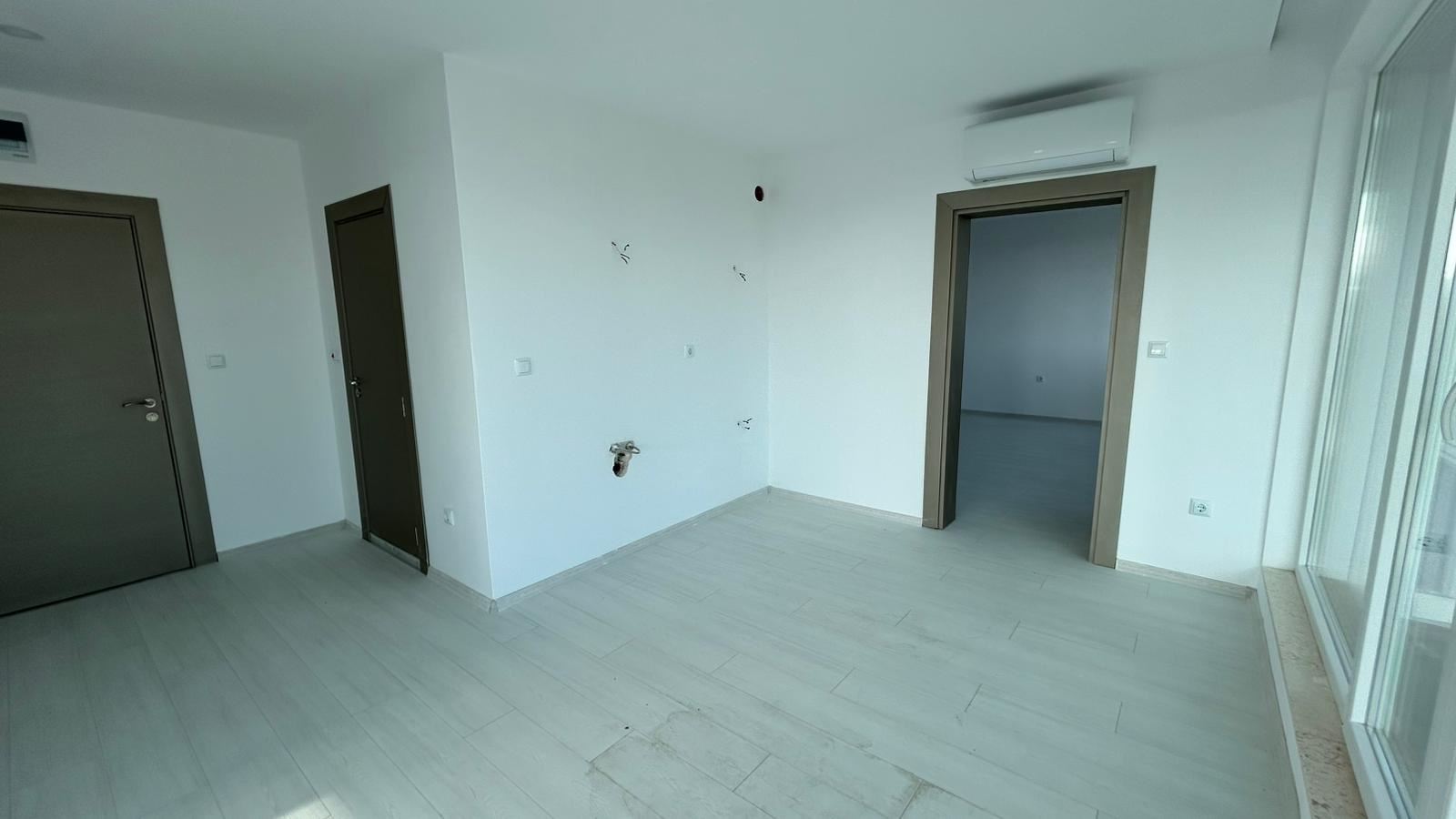 Sonnenstrand – neue Drei-Zimmer-Wohnung (Apartment mit zwei Schlafzimmern) mit großer Terrasse und Poolblick