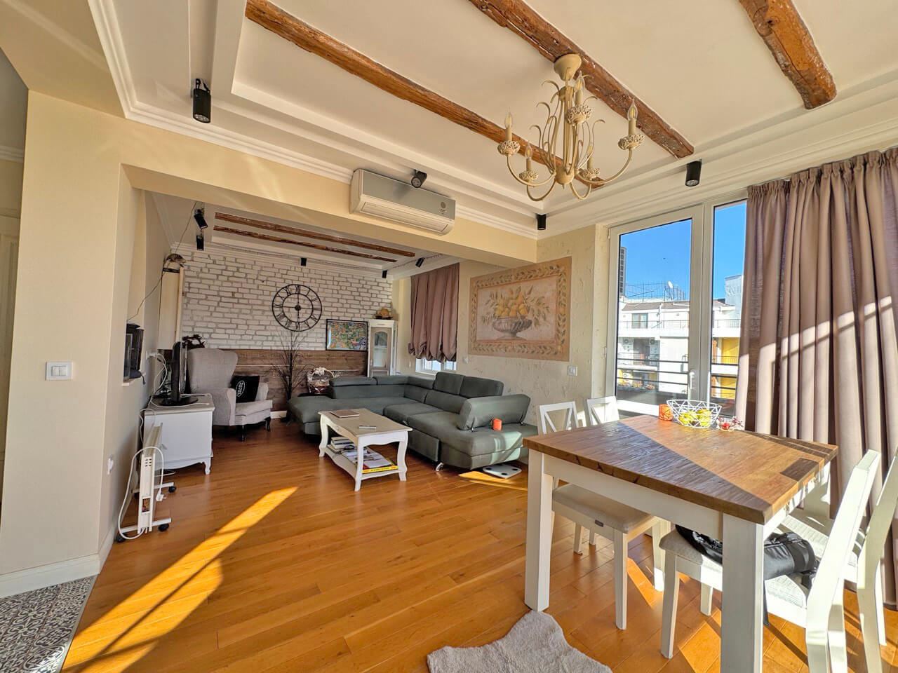Luxuriöse Maisonette mit drei Schlafzimmern in Sonnenstrand – Großzügigkeit, Stil und Komfort. Niedrige Instandhaltungsgebühr!