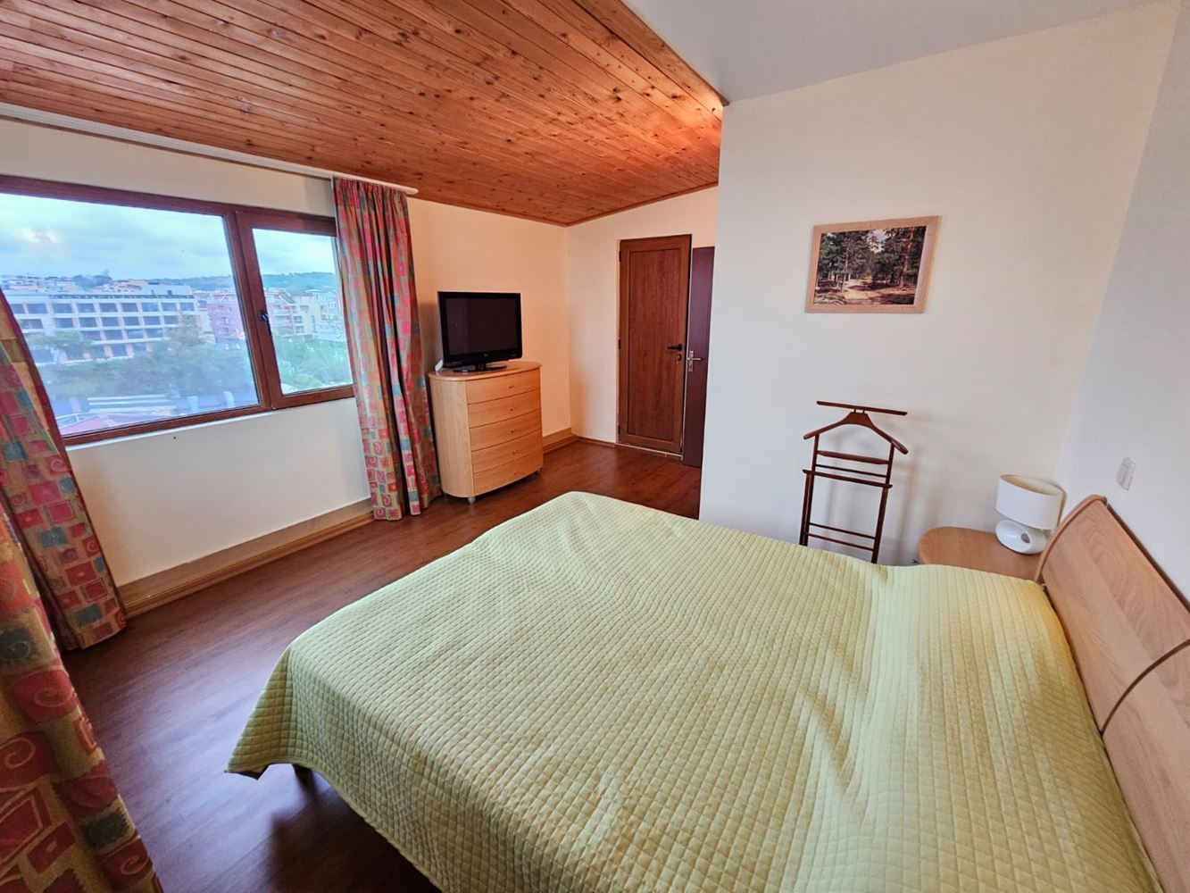 Geräumige Drei-Zimmer-Wohnung in erster Meereslinie in Sozopol mit einzigartiger Panoramaterrasse