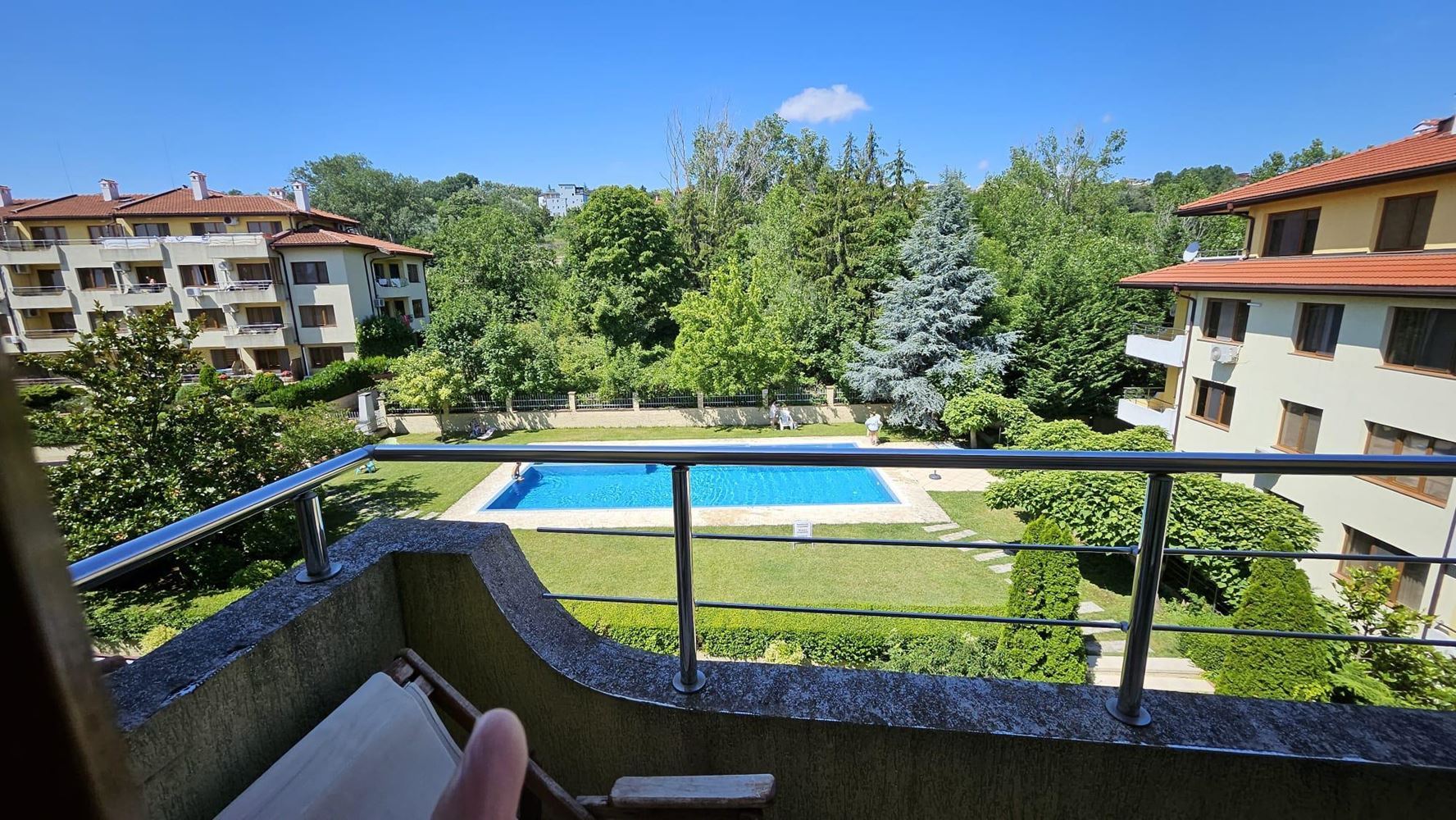 Meerblick und Komfort nur 100 Meter vom Strand entfernt! Möblierte Zweizimmerwohnung in einer Wohnanlage in Byala