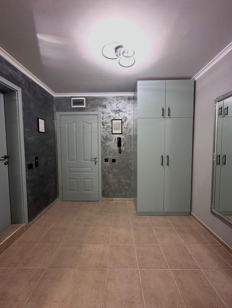 Zwei-Zimmer-Wohnung mit teilweisem Meerblick in Sveti Vlas – möbliert, nach Renovierung, in einer luxuriösen geschlossenen Anlage