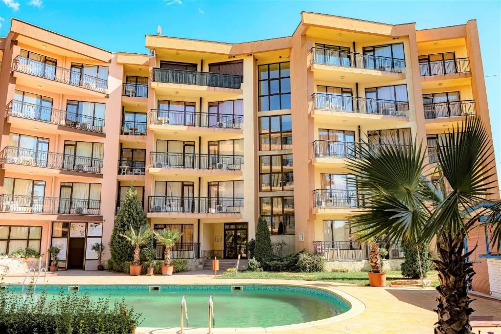 Geräumige Zweizimmerwohnung in einer Anlage mit Pool und ausgezeichneten Annehmlichkeiten in Sonnenstrand