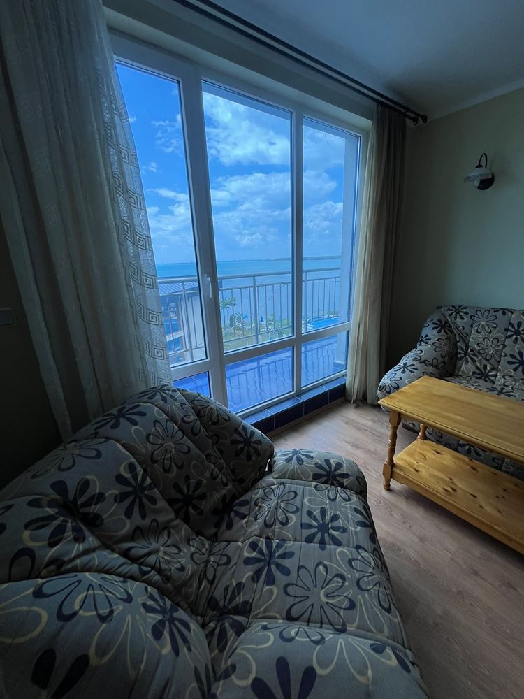 Wohnung mit zwei Schlafzimmern in erster Linie in Pomorie mit beeindruckendem Meerblick