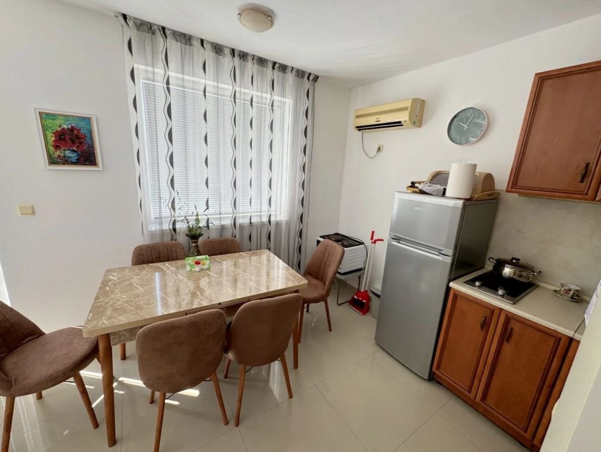 Wohnung mit einem Schlafzimmer in Ravda – vollständig möbliert, in einem Wohngebäude und 500 Meter vom Meer entfernt