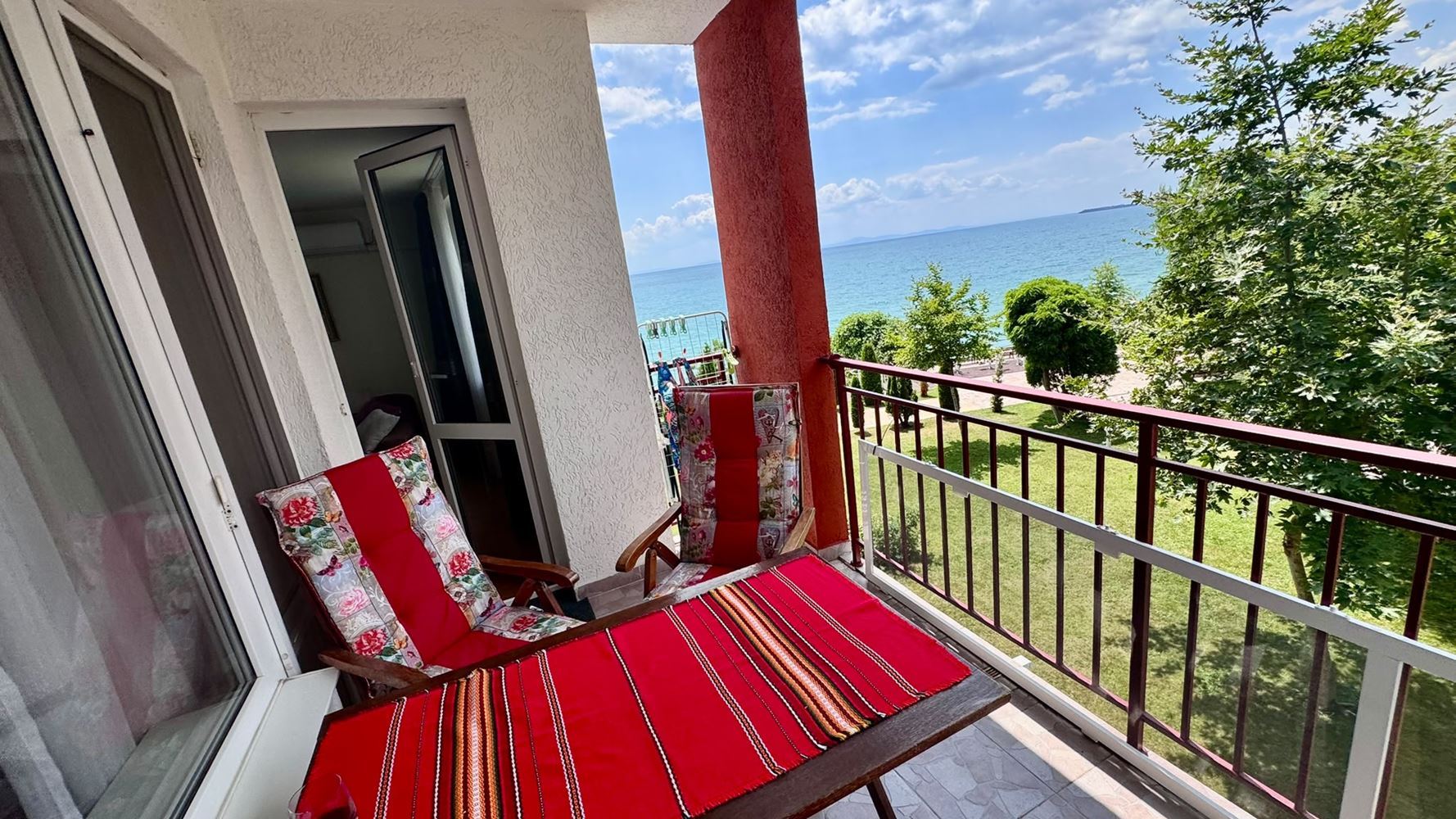 Erste Meereslinie in Sveti Vlas – Wohnung mit Meerblick in einer Anlage mit eigener Infrastruktur