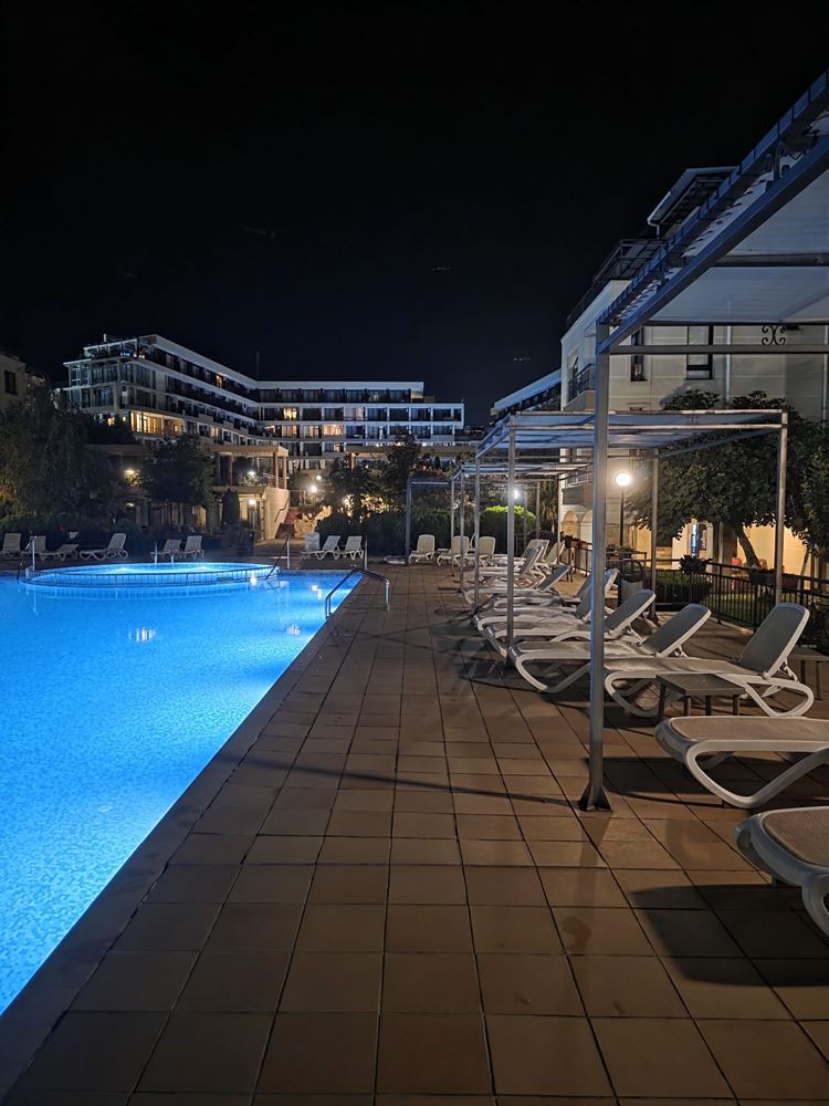 Meerkomfort mit eigenem Garten – 2-Zimmer-Wohnung mit einem Schlafzimmer nur wenige Schritte vom Strand in Sveti Vlas entfernt