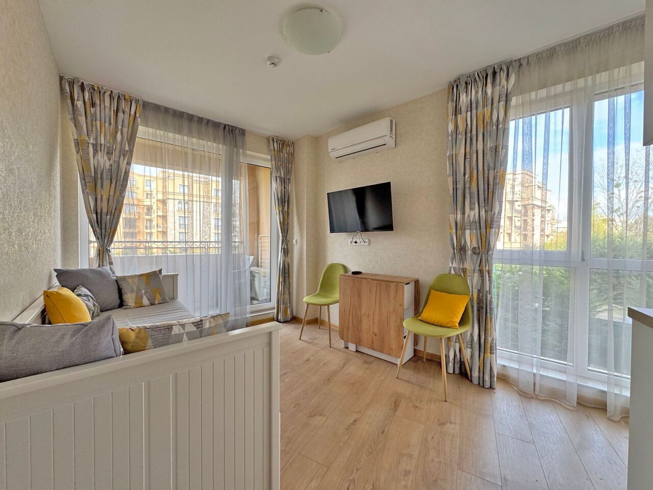 Helles Studio in Luxuskomplex – perfekter Komfort am Pool