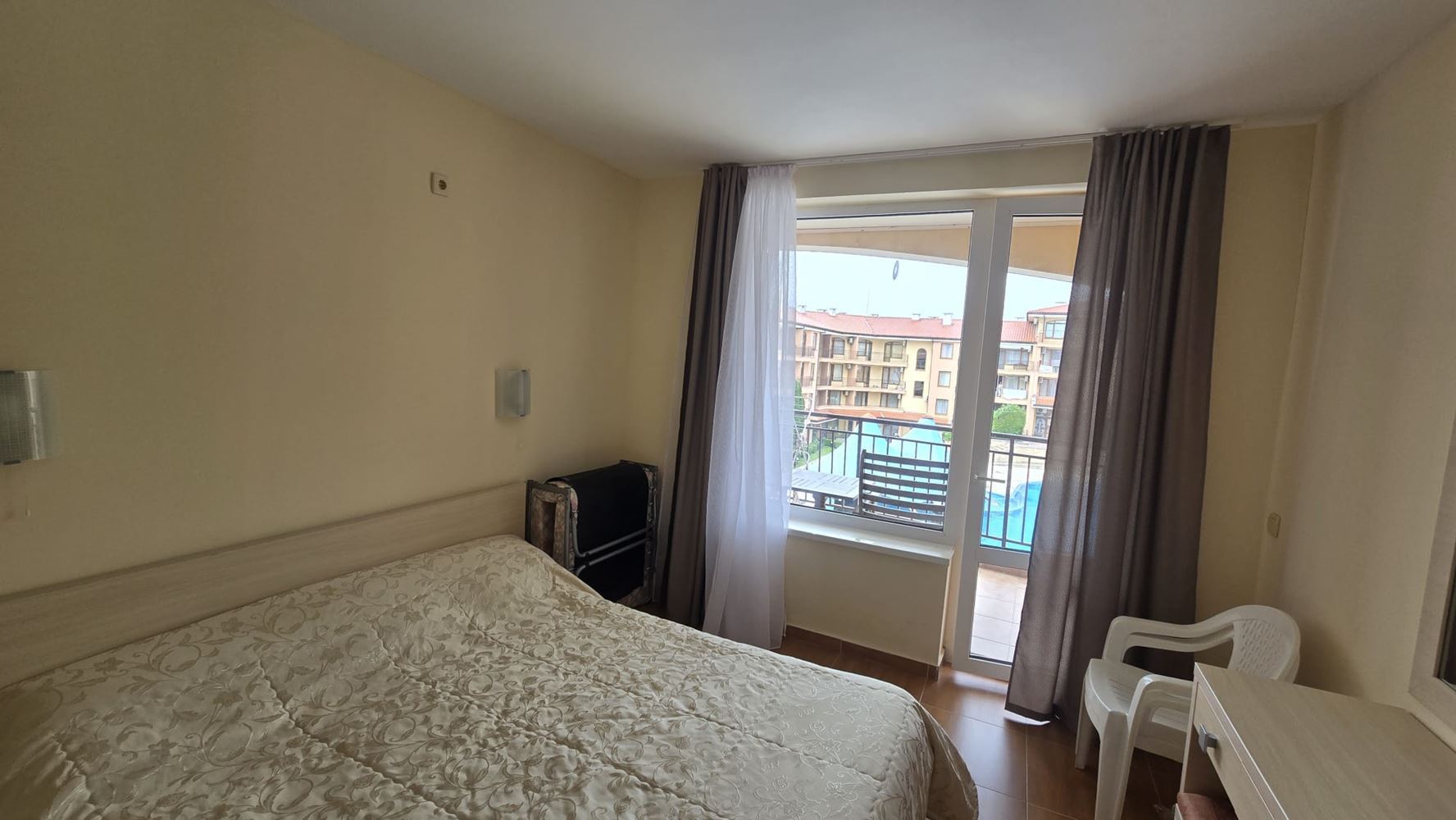 Zweizimmerwohnung mit Poolblick in Sveti Vlas – nur wenige Meter vom Meer entfernt