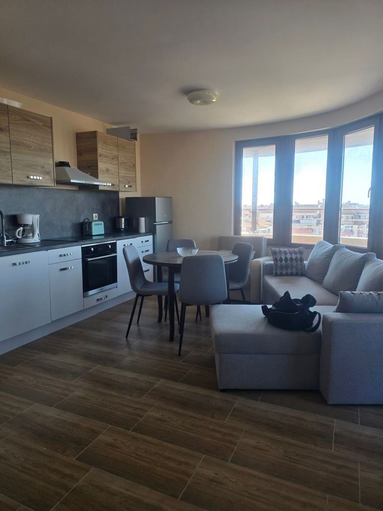 Geräumige 3-Zimmer-Wohnung mit teilweisem Meerblick – ausgezeichnete Lage nahe dem Zentrum und dem Strand