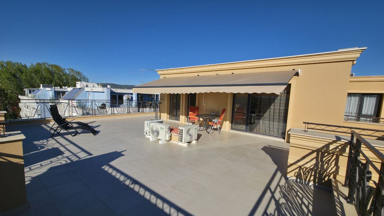 Drei-Zimmer-Wohnung mit zwei Schlafzimmern und großer Panoramaterrasse in einer stilvollen Wohnanlage in Sonnenstrand