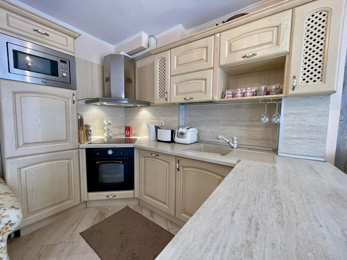 Luxuriöses Maisonette-Apartment mit Garten in Elite-Komplex – Komfort und Entspannung in Meeresnähe