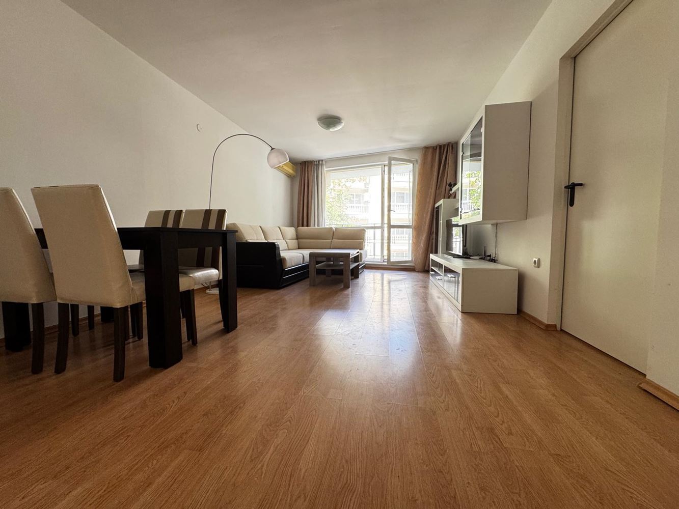 Geräumige Wohnung mit einem Schlafzimmer in Pomorie – mit großer Terrasse und ausgezeichnetem Investitionspotenzial