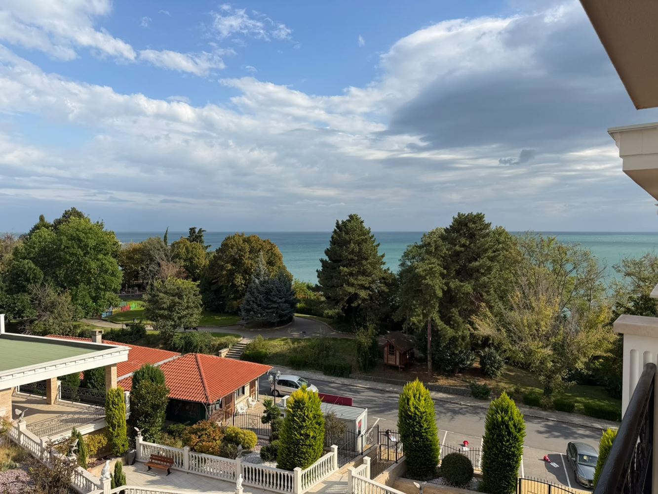 Luxuriöse Zweizimmerwohnung mit Meerblick in Nessebar – Stil und Komfort in erster Meereslinie