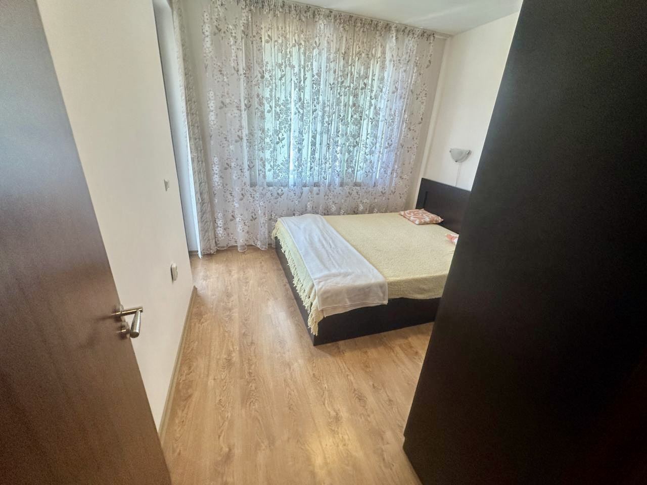 Geräumige Zweizimmerwohnung mit Blick auf den begrünten Innenhof in Nessebar