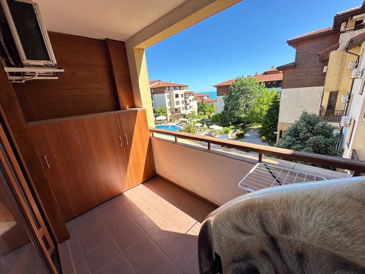 Sveti Vlas – vollständig möblierte Wohnung in erster Meereslinie mit Privatstrand und Meeresatmosphäre
