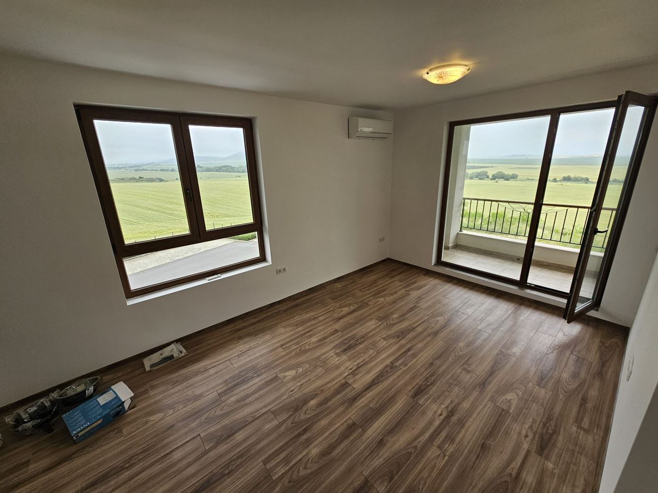 Nagelneue schlüsselfertige 2-Zimmer-Wohnung in ruhiger Gegend in Aheloy