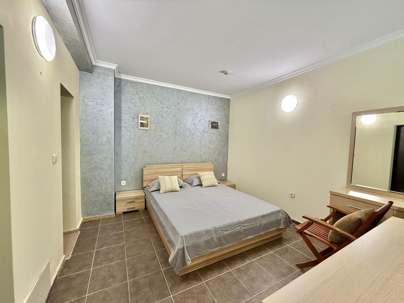Geräumiges Apartment 300 Meter vom Strand entfernt in Sveti Vlas – ausgezeichnete Investition mit Möglichkeit zur Aufteilung in zwei Wohnungen