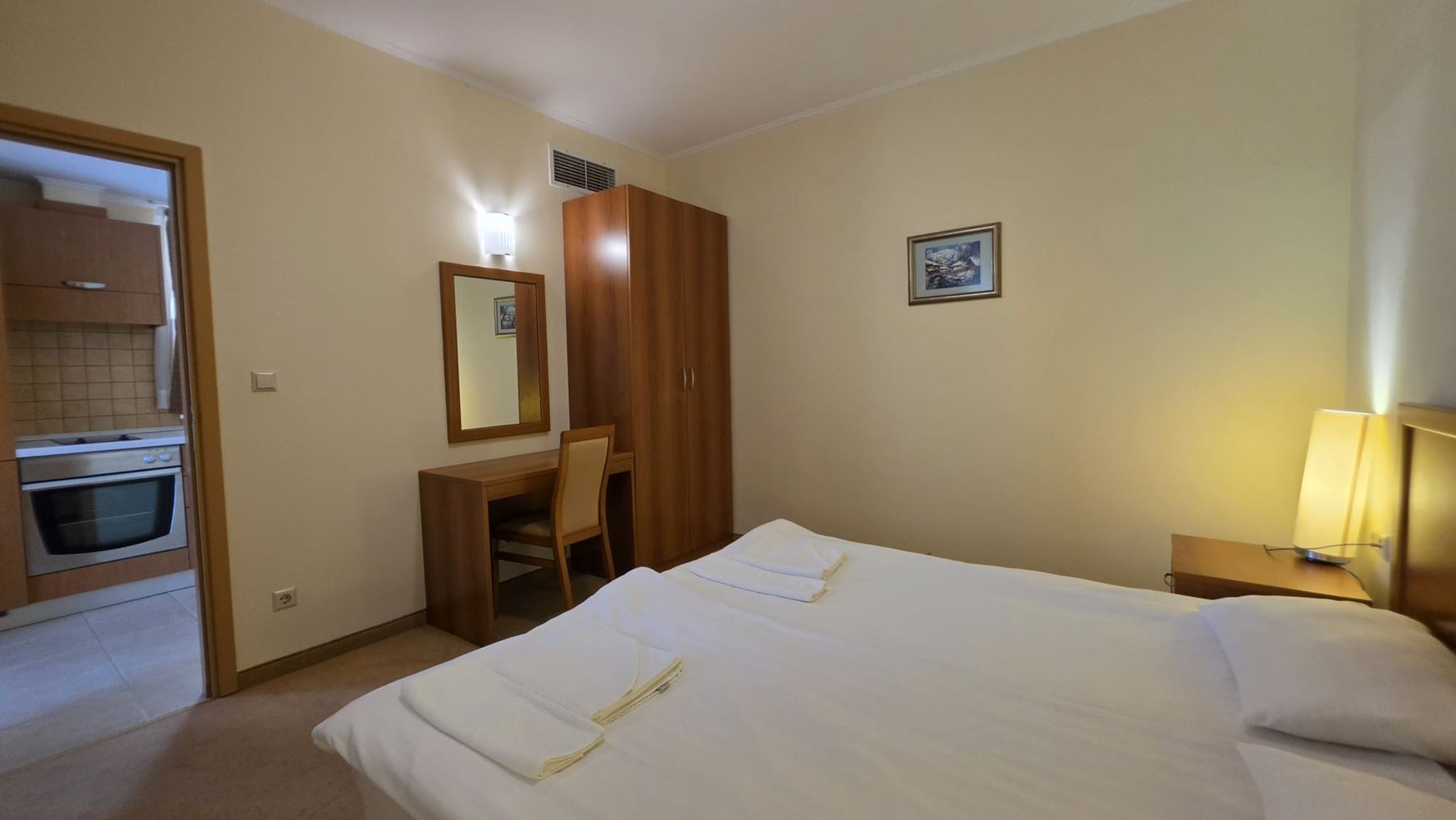 Geräumige 2-Zimmer-Wohnung mit einem Schlafzimmer in erster Meereslinie in Pomorie