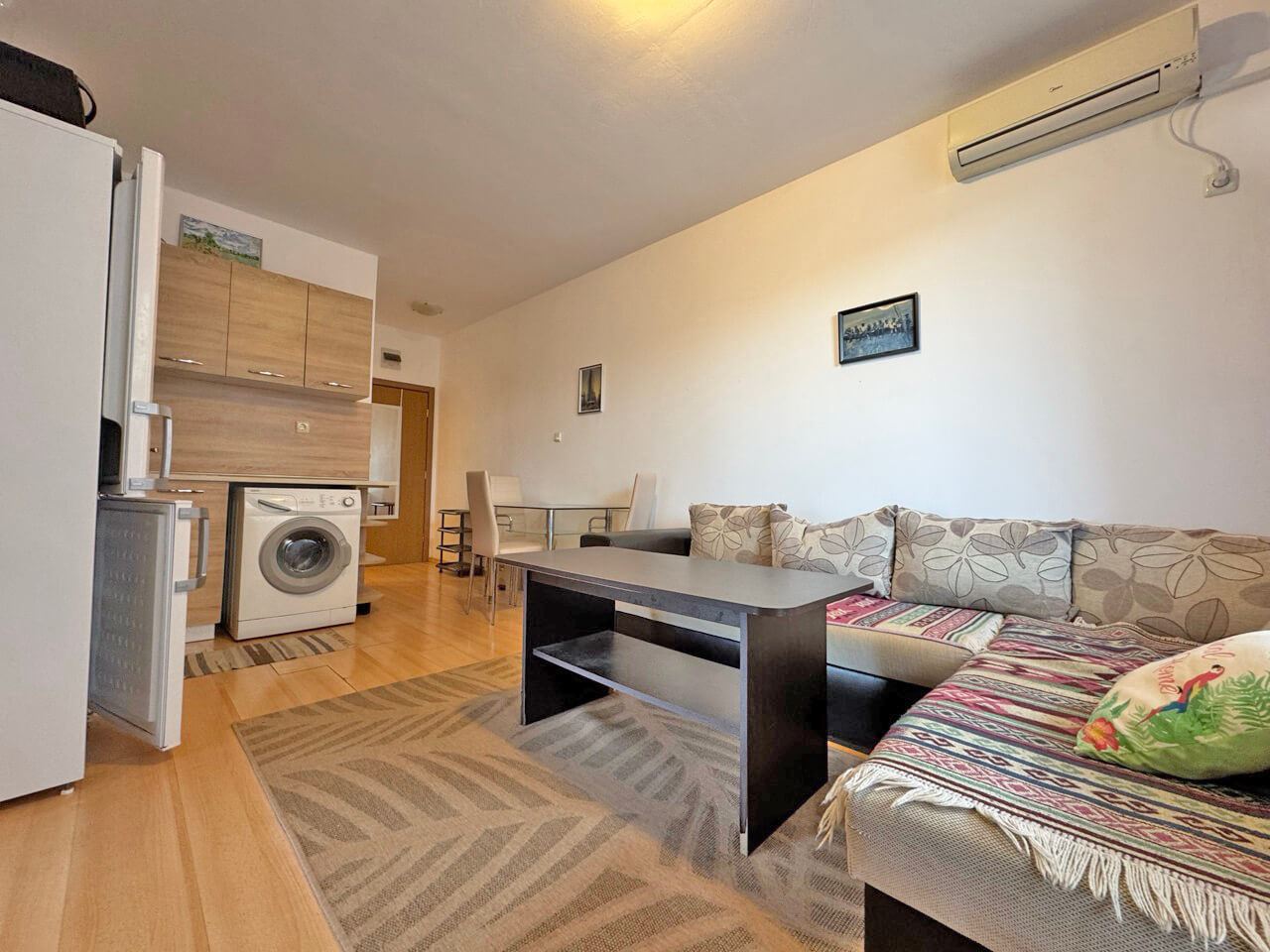 Funktionale Dreizimmerwohnung im Erdgeschoss in einem modernen Komplex in der Region Sonnenstrand