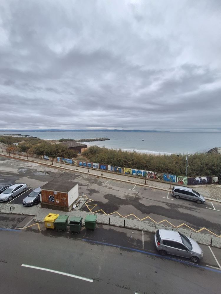 Zweizimmerwohnung in erster Meereslinie mit Panoramablick und großzügiger Terrasse