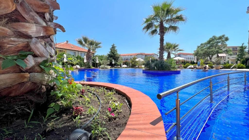 Wunderschöne Wohnung mit einem Schlafzimmer in Ravda mit Pools und hervorragenden Annehmlichkeiten – ideal für Urlaub und Investition