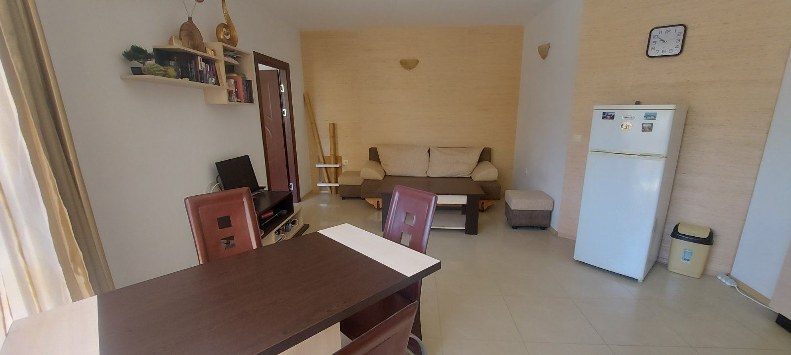 Geräumige Drei-Zimmer-Wohnung in moderner Anlage im Zentrum von Sonnenstrand