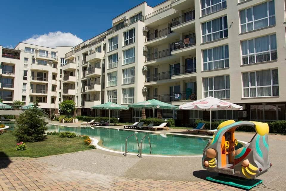Geräumige Wohnung mit einem Schlafzimmer in Sonnenstrand – Komfort, viel Grün und hervorragende Annehmlichkeiten in einer modernen Wohnanlage