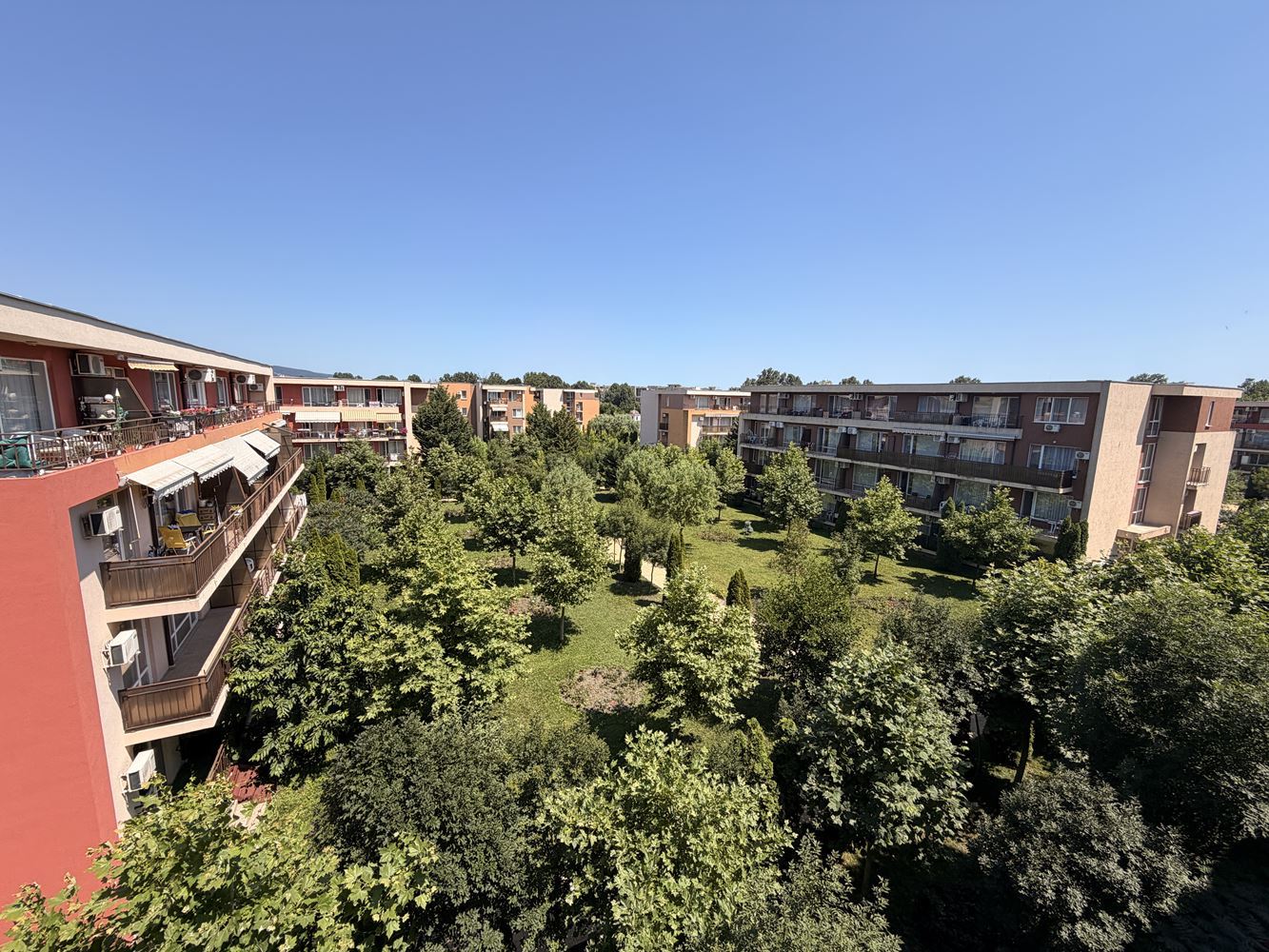 Geräumige Wohnung mit zwei Schlafzimmern in Sonnenstrand – Panoramablick und ruhige Lage