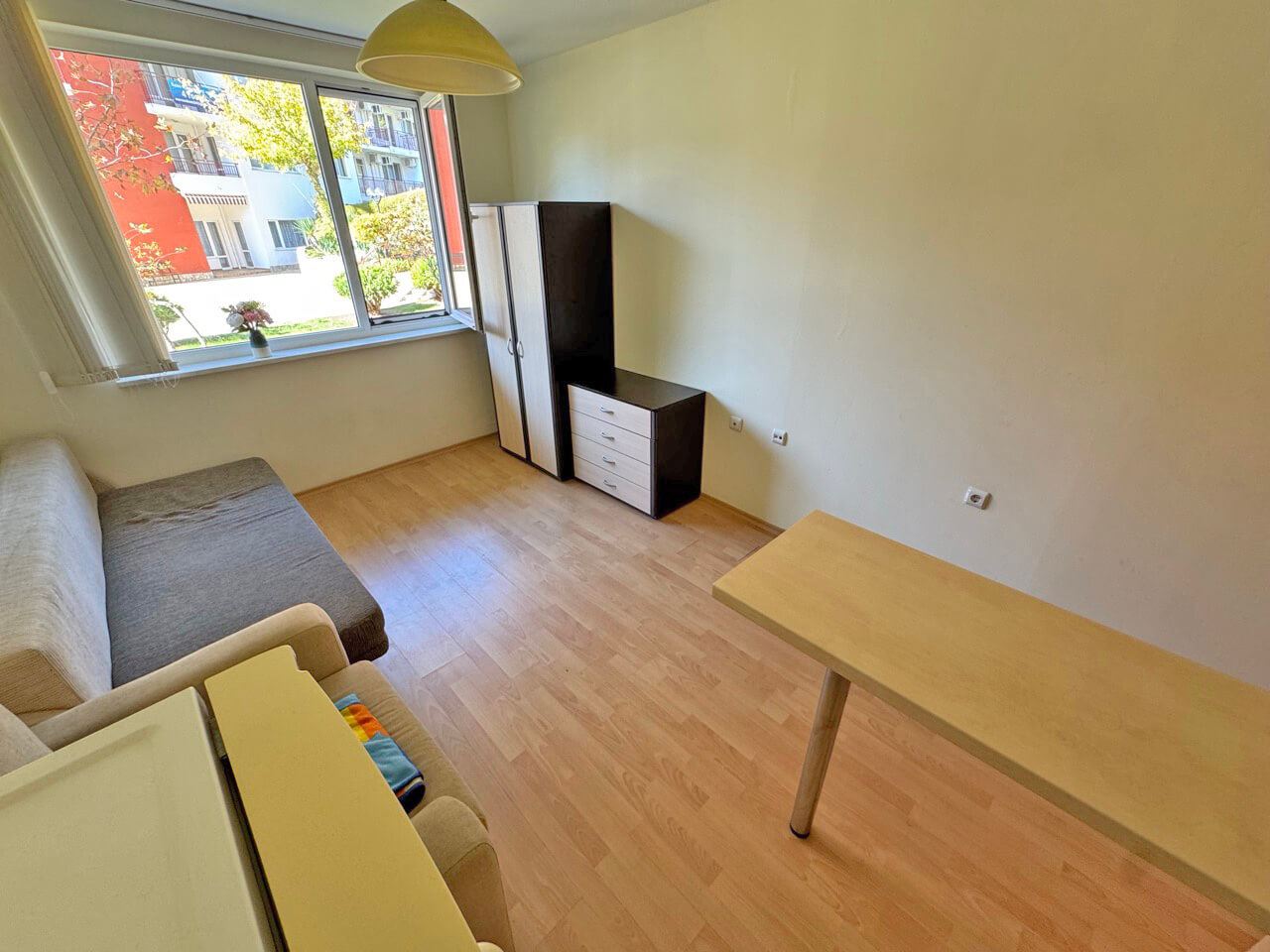 Charmantes Studio in erster Meereslinie in Sveti Vlas – eine beeindruckende Anlage mit zahlreichen Swimmingpools und weiteren Annehmlichkeiten