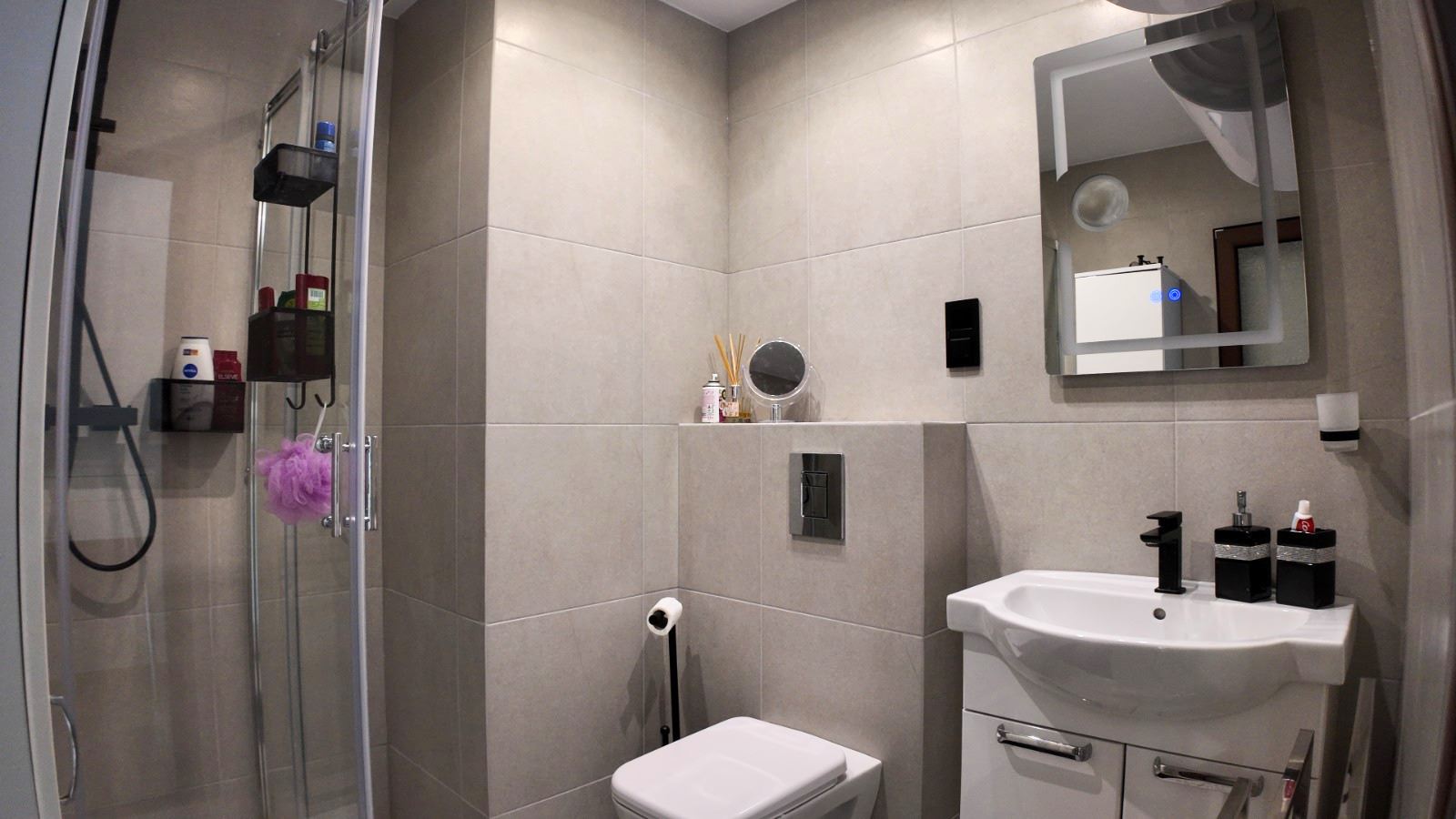 Stilvolle Wohnung mit einem Schlafzimmer in einer Anlage mit Swimmingpools und hervorragenden Annehmlichkeiten