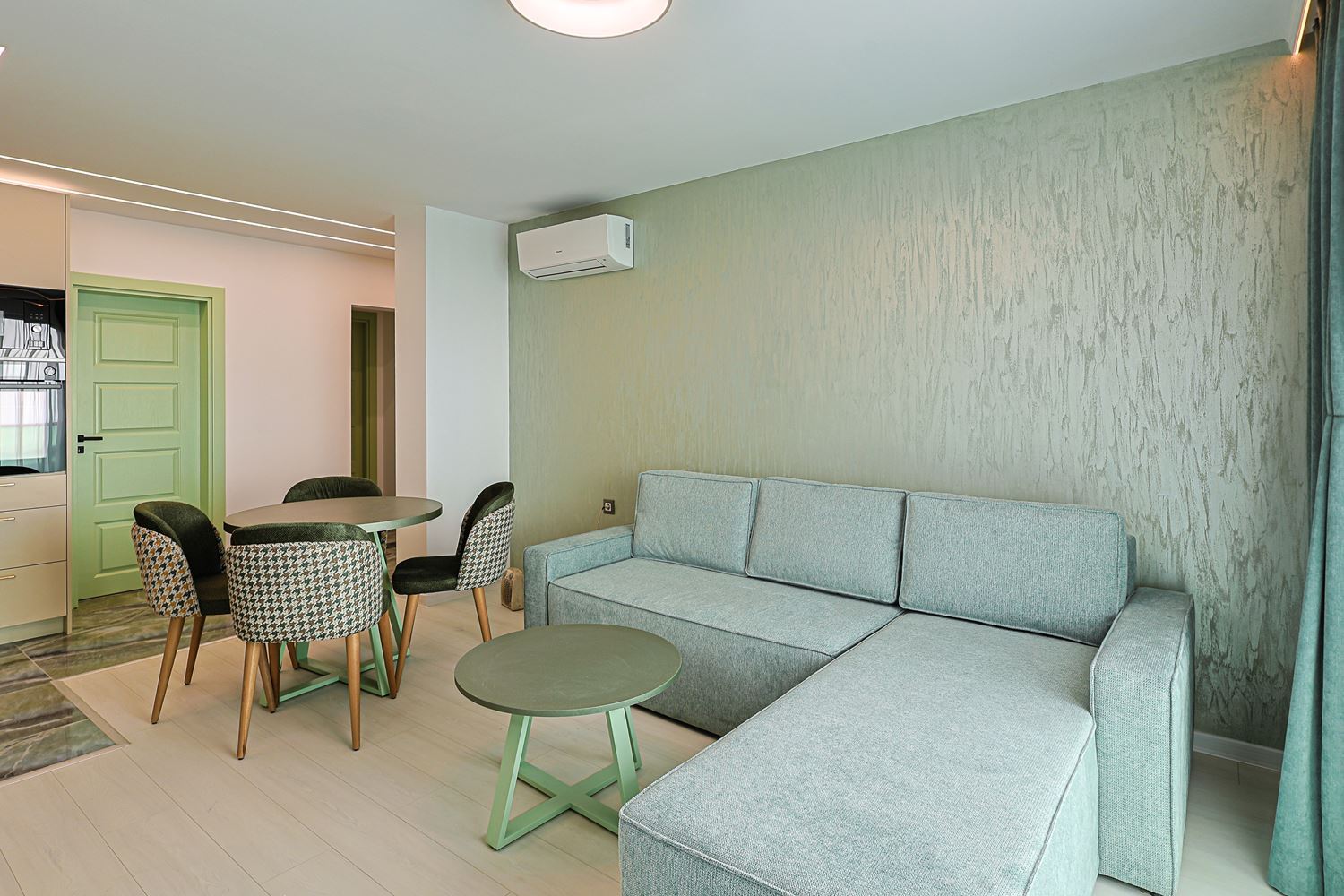 Drei-Zimmer-Wohnung mit Panoramameerblick in einer ruhigen, grünen Anlage in Sonnenstrand