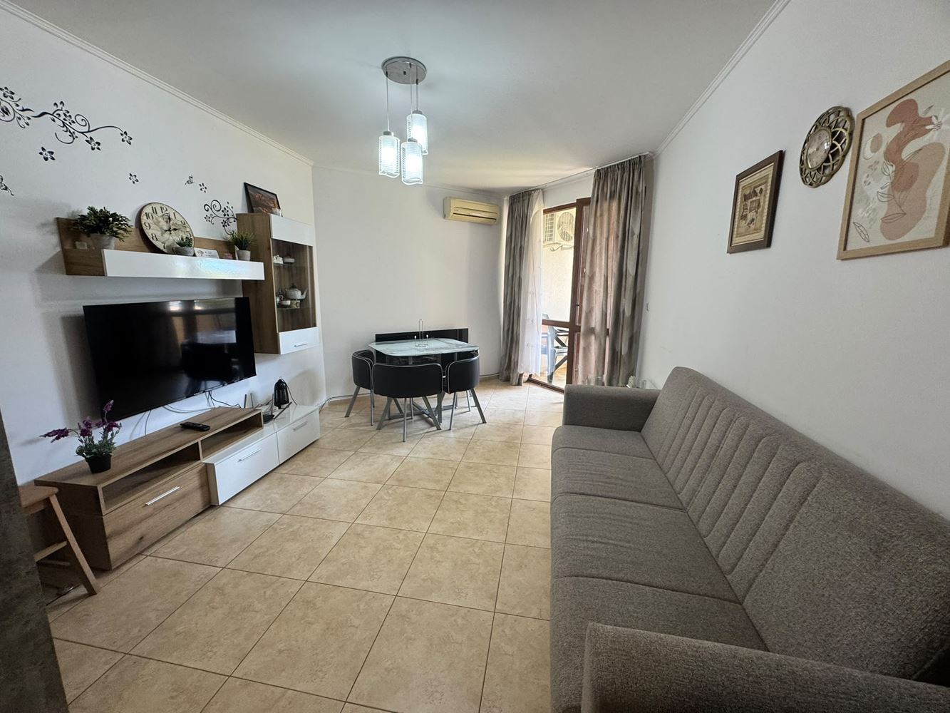 Geräumige Drei-Zimmer-Wohnung mit eigener Atmosphäre und hervorragender Infrastruktur in Nessebar
