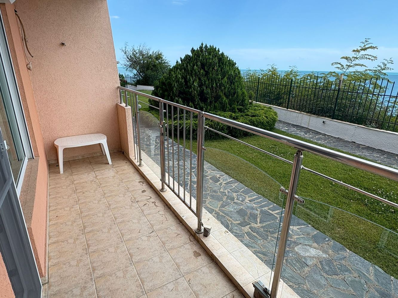 2-Zimmer-Wohnung mit direktem Meerblick in Sveti Vlas – Komfort, Ruhe und Resort-Lebensstil