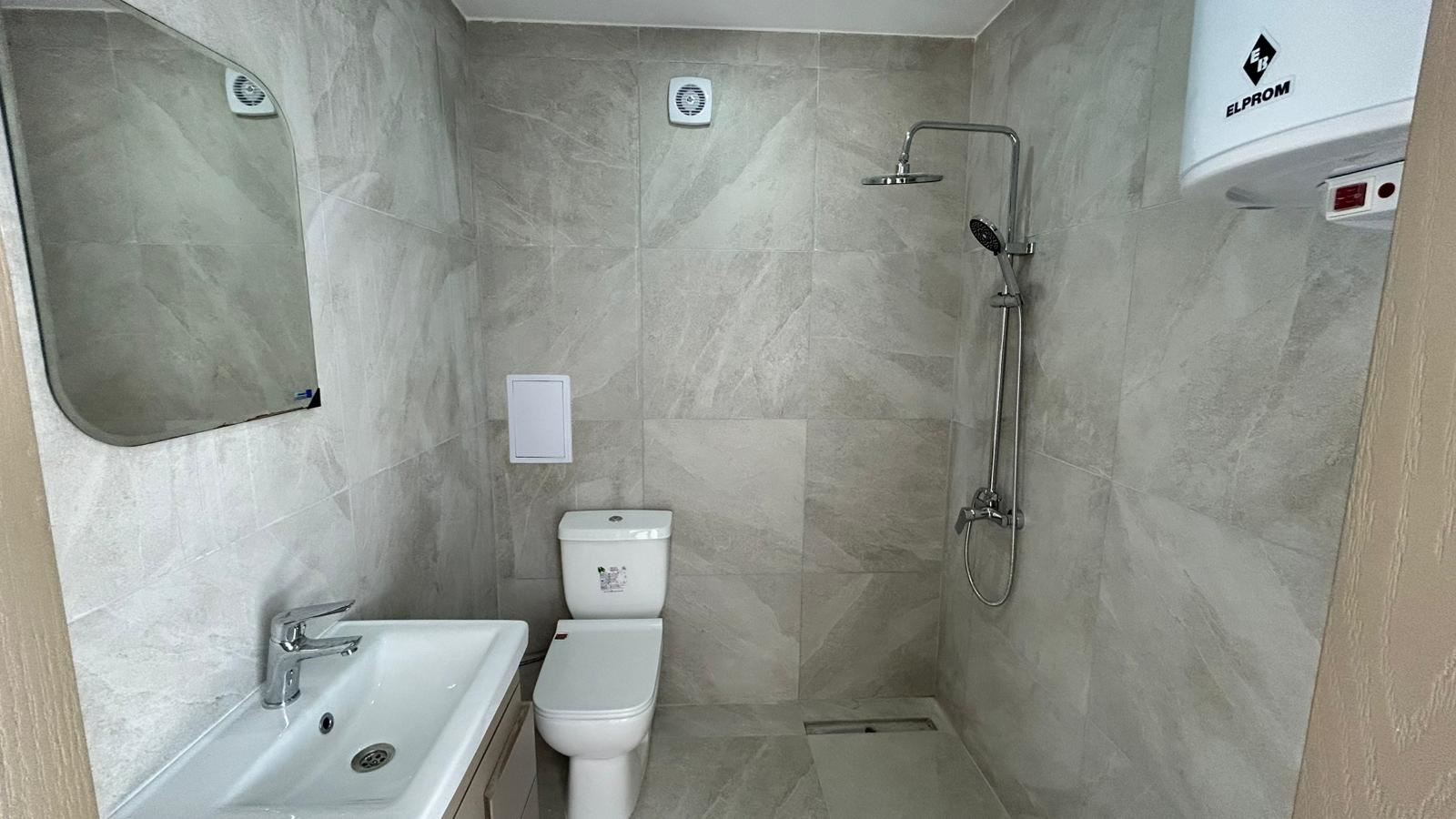 Sonnenstrand – neue Drei-Zimmer-Wohnung (Apartment mit zwei Schlafzimmern) mit großer Terrasse und Poolblick