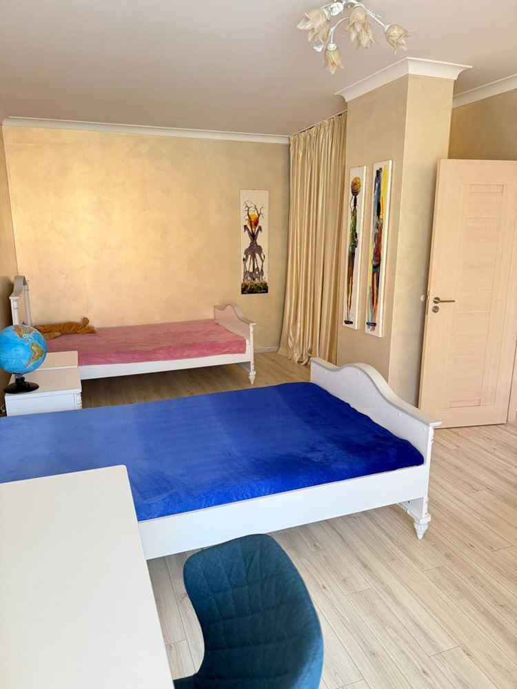 Luxuriöses Maisonette-Apartment mit großzügiger Veranda und Poolblick in Sveti Vlas