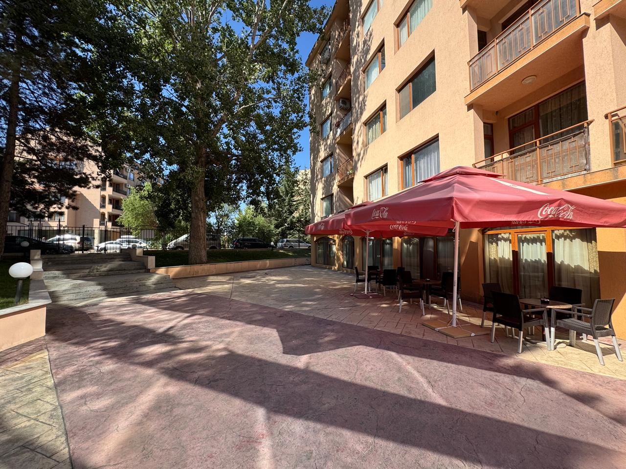 Zweizimmerwohnung mit Poolblick – nur 300 m vom Meer entfernt in Sonnenstrand