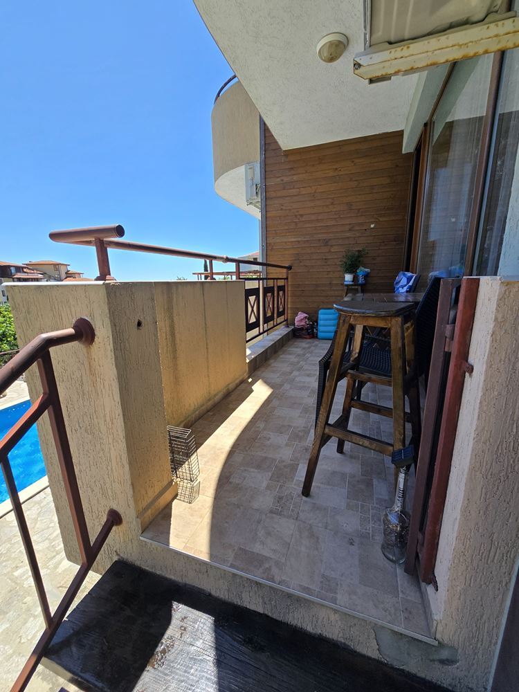 2-Zimmer-Wohnung in Sveti Vlas mit direktem Zugang zum Pool – ein ruhiger Ort zum Wohnen und Erholen