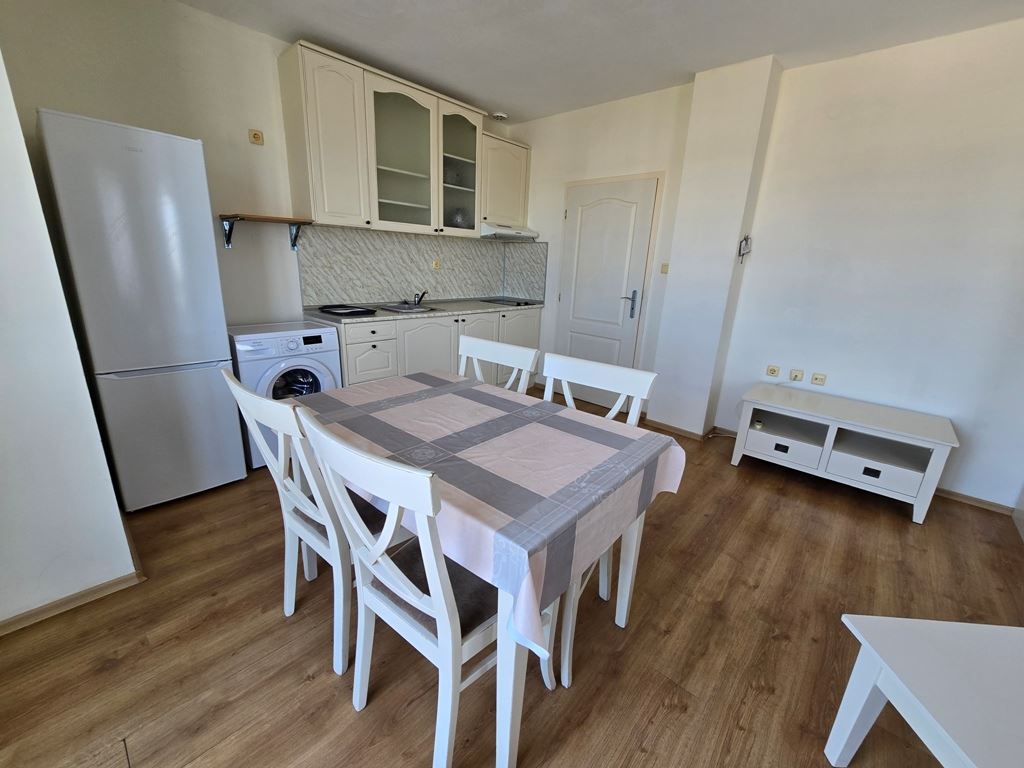Großzügige Drei Zimmer Wohnung mit hervorragender Lage und Nähe zum Meer