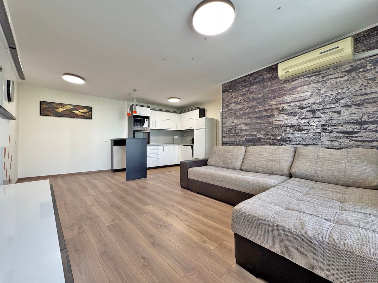 Zwei-Zimmer-Wohnung in einem Luxuskomplex in erster Meereslinie in Sveti Vlas