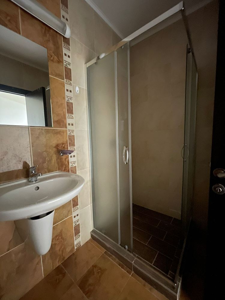 Stilvolle 3-Zimmer-Wohnung im Erdgeschoss mit Poolblick – nur 300 Meter vom Meer in Nessebar entfernt