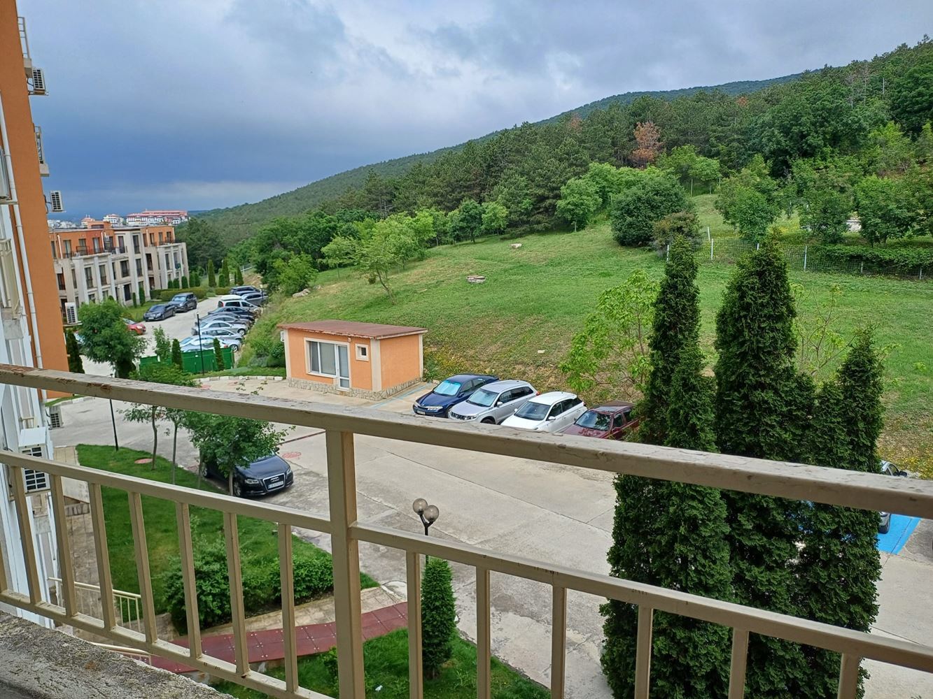 Wohnung mit einem Schlafzimmer in einer exklusiven Wohnanlage in Sveti Vlas – beeindruckender Bergblick