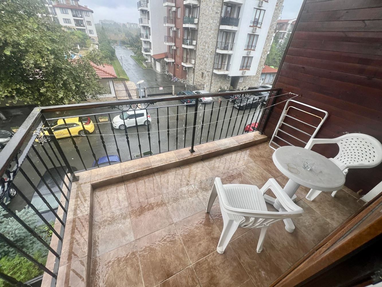 Geräumige Drei-Zimmer-Wohnung mit Poolblick in einer prestigeträchtigen Anlage in Nessebar