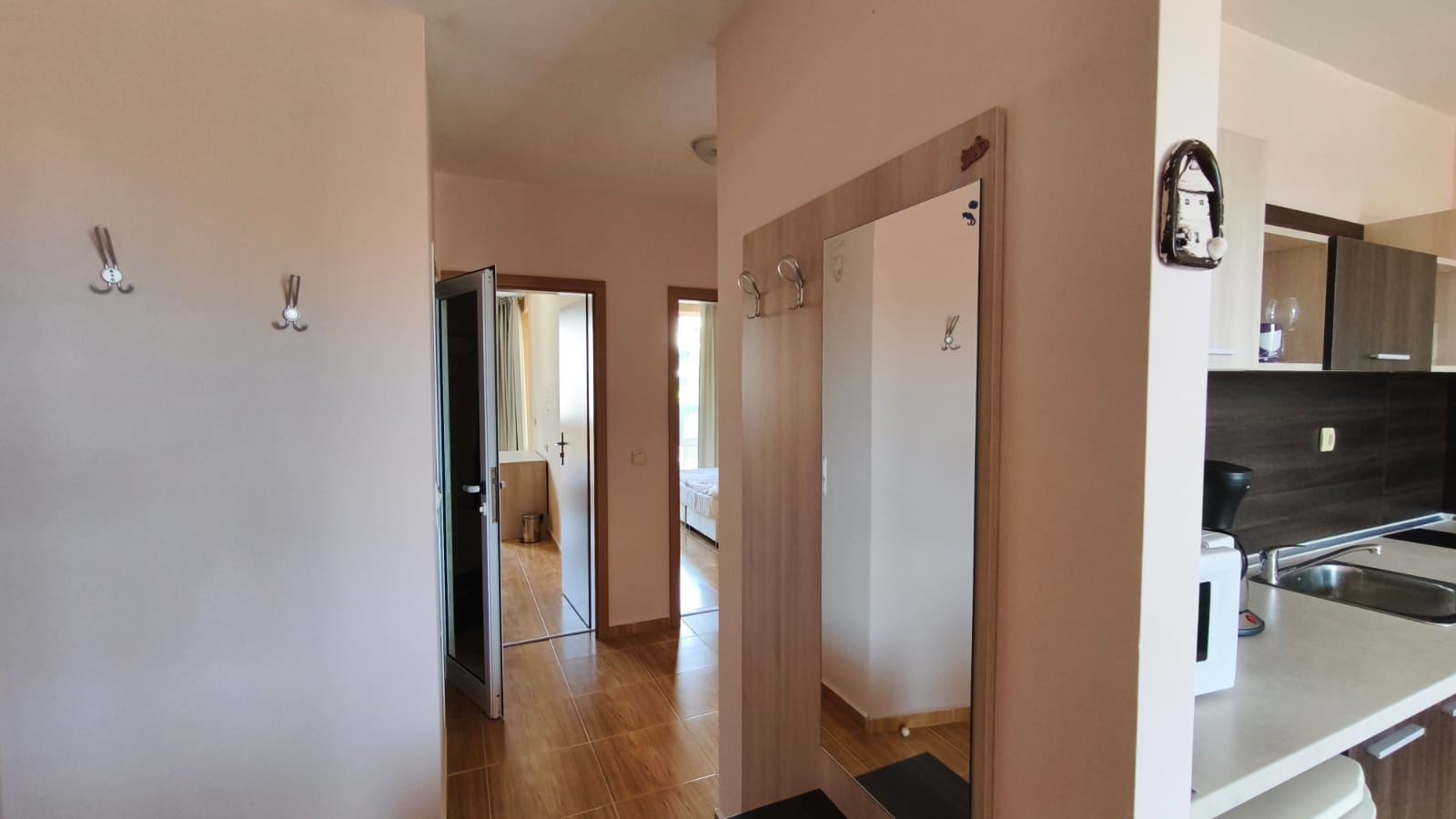 Geräumiges Zwei-Schlafzimmer-Apartment mit Meerblick in Sveti Vlas, nur 200 Meter vom Strand entfernt