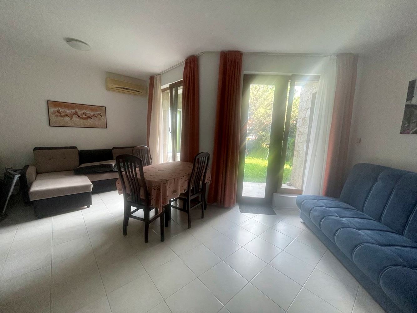 Zwei-Zimmer-Wohnung (Wohnung mit einem Schlafzimmer) mit direktem Zugang zum Pool in einer Anlage in Sveti Vlas
